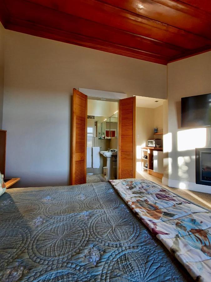 Tonix Boutique Accommodation Lawrence Bagian luar foto